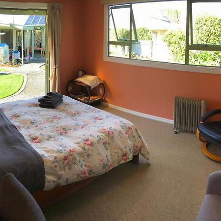 Cosy, Central Greytown Sleepout Ngoại thất bức ảnh